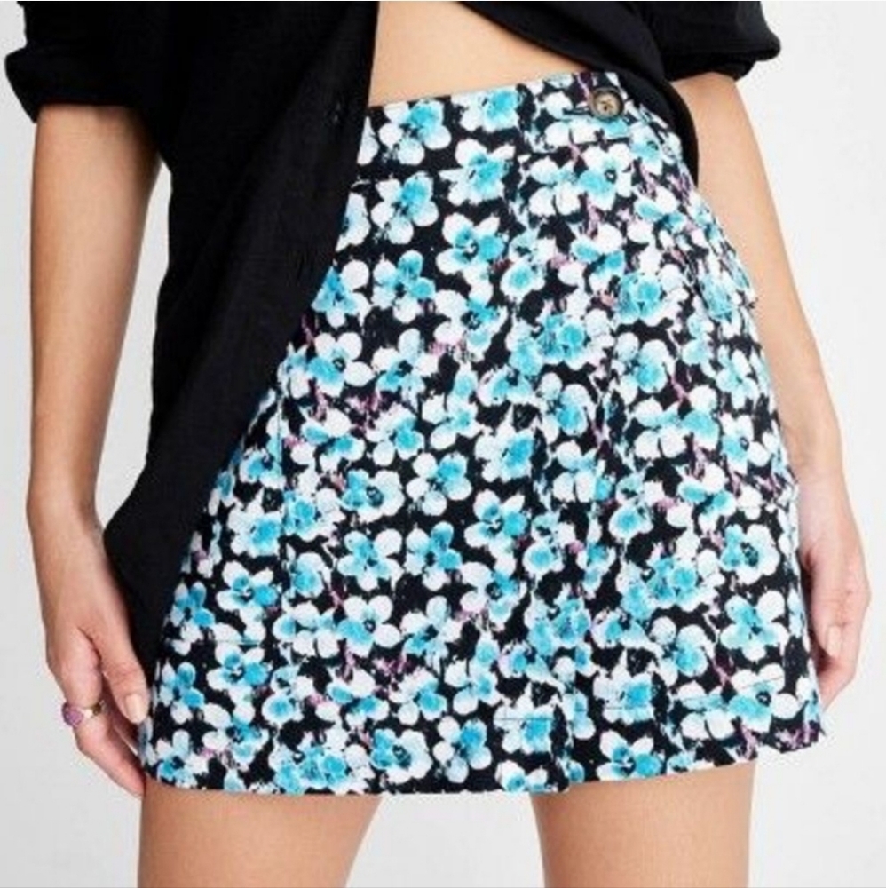 Women's Floral Print Ditsy Cargo Skirt Future Collective Multicolor Size 8 NWOT